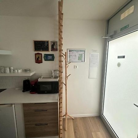 Modern And Warm Fully Renovated Split Level Apart Steps Away From The Grands Boulevard Apartment Paris Exterior photo