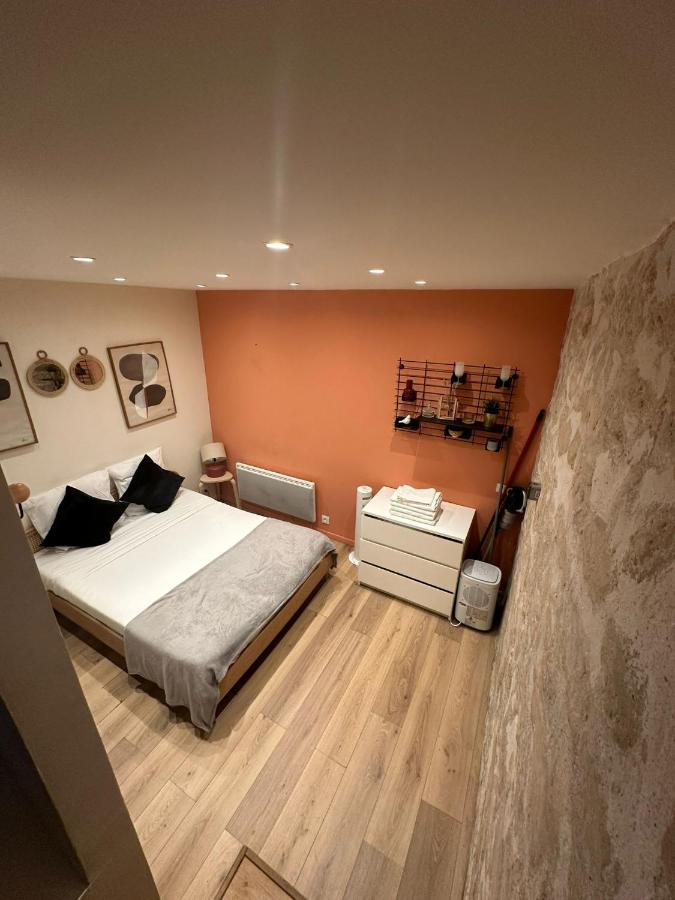 Modern And Warm Fully Renovated Split Level Apart Steps Away From The Grands Boulevard Apartment Paris Exterior photo